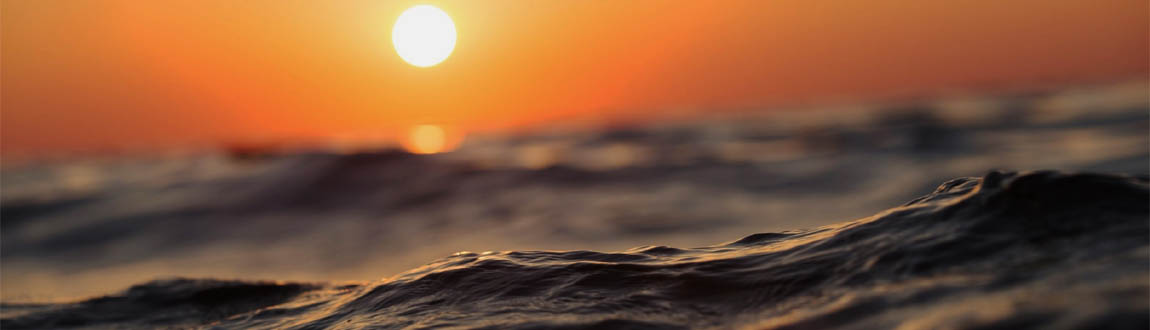 De zon schijnt voortdurend op het oceaan water; hierbij ontstaat via de cycli in het oceaan systeem een cummulatieve invloed van de zon op het klimaat.